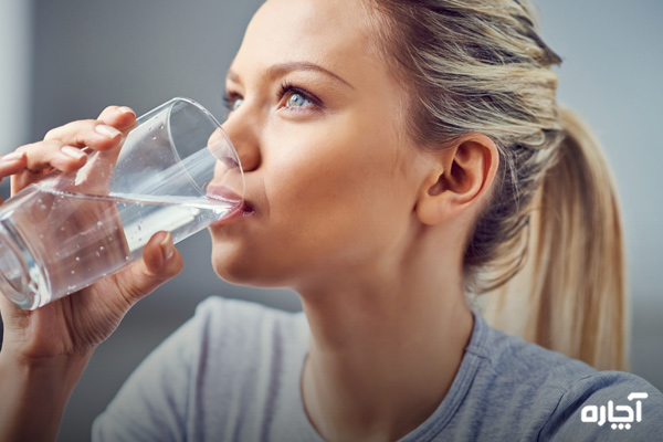 اهمیت نوشیدن آب برای داشتن کمری باریک